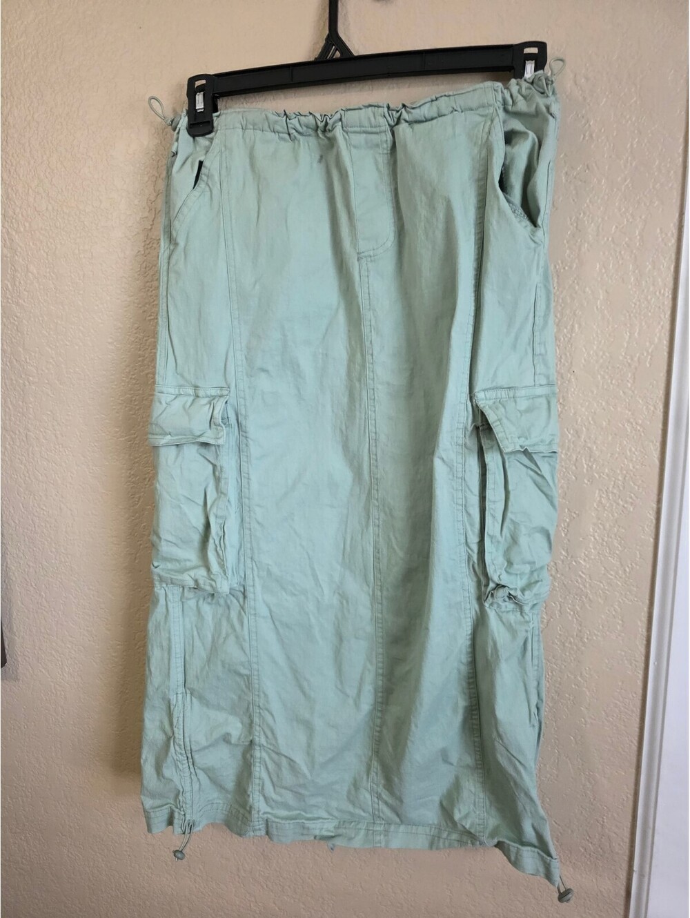 90's Style Faded Rose Light Green Cargo Skirt with Pockets, Size Medium